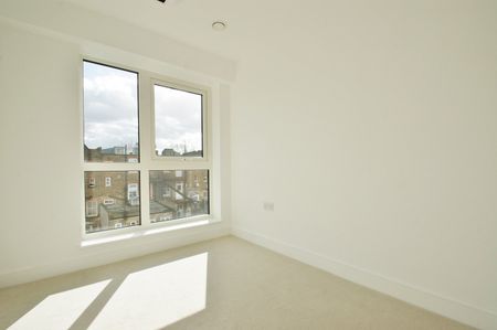 2 Bed Flat, Dickens Yard, W5 - Photo 3