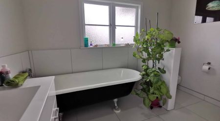 Spacious Family Home - Photo 5