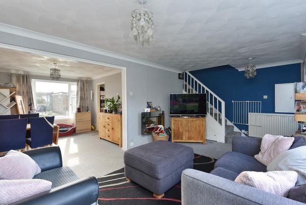 3 bedroom semi-detached house to rent - Photo 1