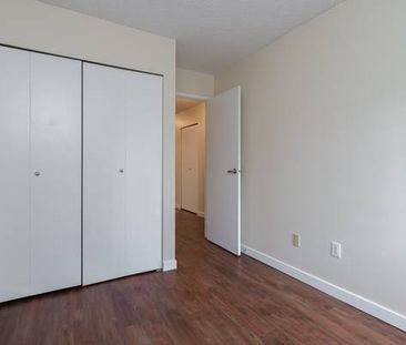 Bright and clean 1 bedroom apartment! - Photo 1