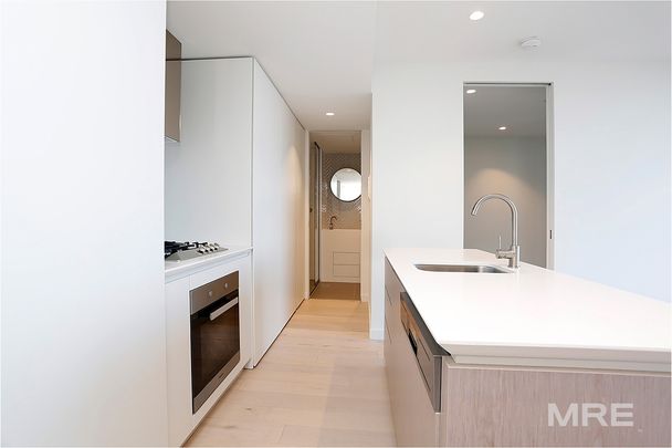 EQ Tower, luxury apartment with resort style facilities! - Photo 1