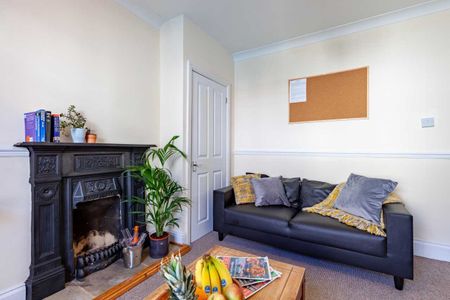 Room 2 - Photo 3