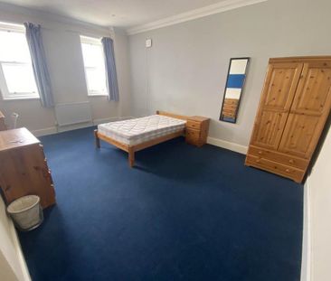 4 bedroom flat to rent - Photo 1