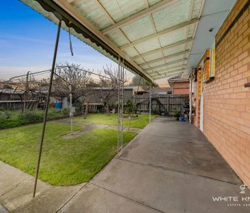 “RENOVATED FAMILY HOME IN AVONDALE HEIGHTS!” - Photo 5