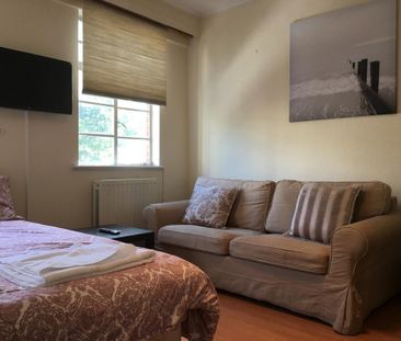 Studio to rent - Photo 2