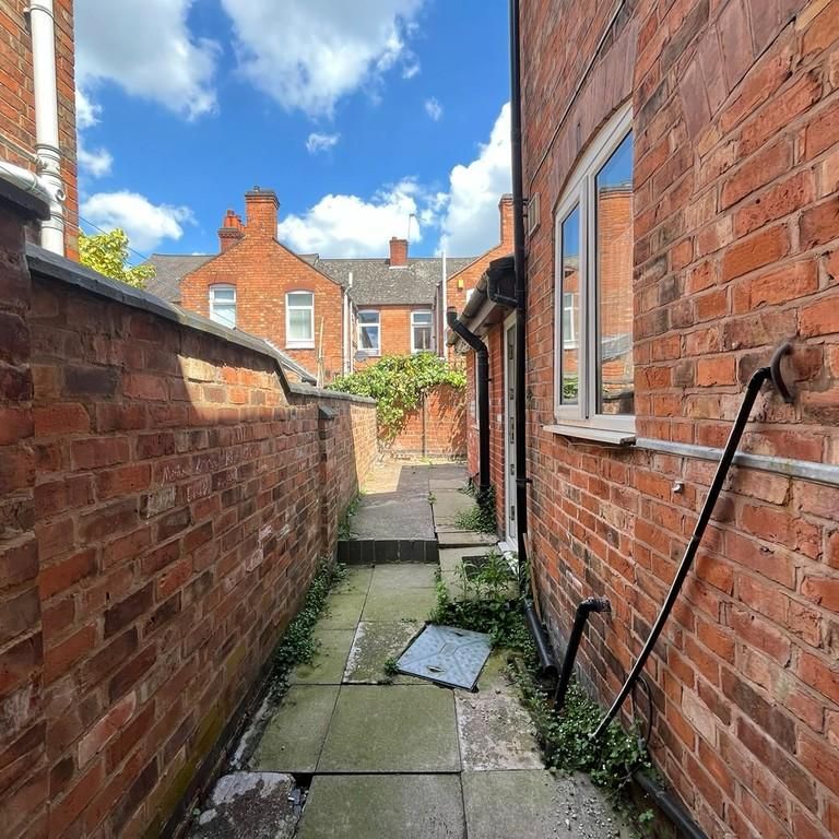 3 bedroom terraced house to rent - Photo 1