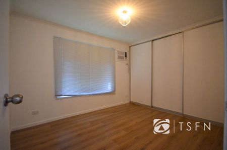 Modern Three Bedroom Home! - Photo 2