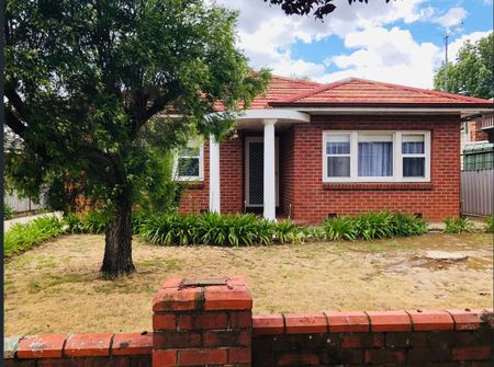 Three Bedroom Home In East Albury - Photo 2