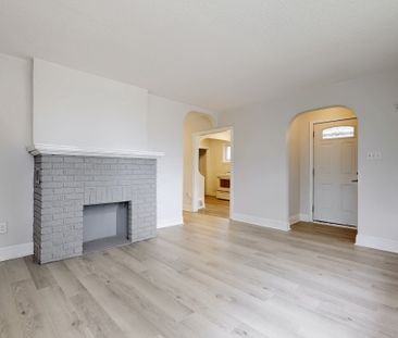 For Lease - 38 St David Street, Kawartha Lakes, Ontario - Photo 2