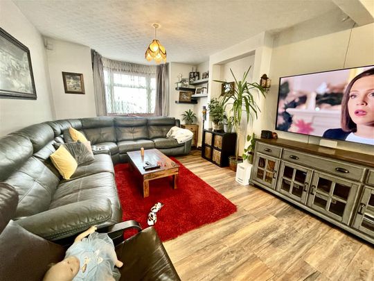 Village Way, London - Photo 1