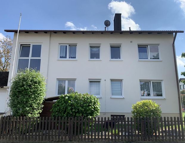 Charmante 4-Zimmer-Wohnung mit großem Balkon in Straubing-Ittling - Foto 1
