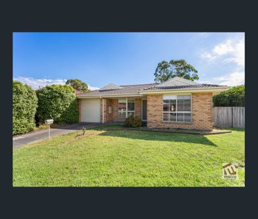 SPACIOUS FAMILY LIVING! - Photo 4