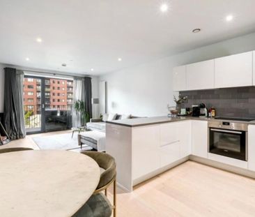 Room in a Shared Flat, Regalia Close, E16 - Photo 6