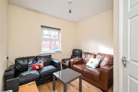 Great 5 Bedroom Apartment, 2b Rugby Avenue, Queens Quarter, Belfast, BT7 1RG - Photo 2