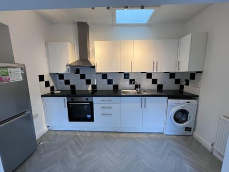 2 bedroom flat to rent - Photo 3