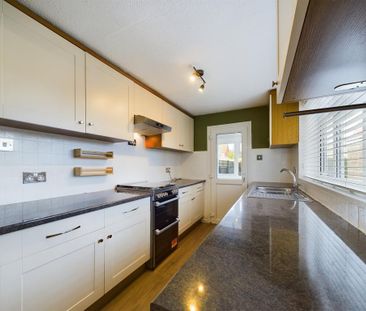 3 bedroom semi-detached house to rent - Photo 4