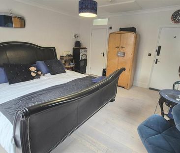 4 bedroom apartment to rent - Photo 2