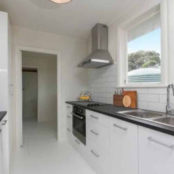 Warm house with lots of day light - Photo 1