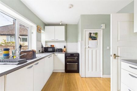 3 bedroom semi-detached house to rent - Photo 4