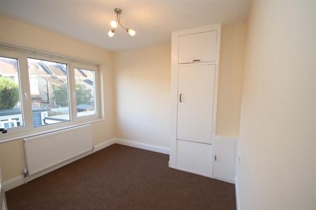 3 bedroom Terraced House to let - Photo 2