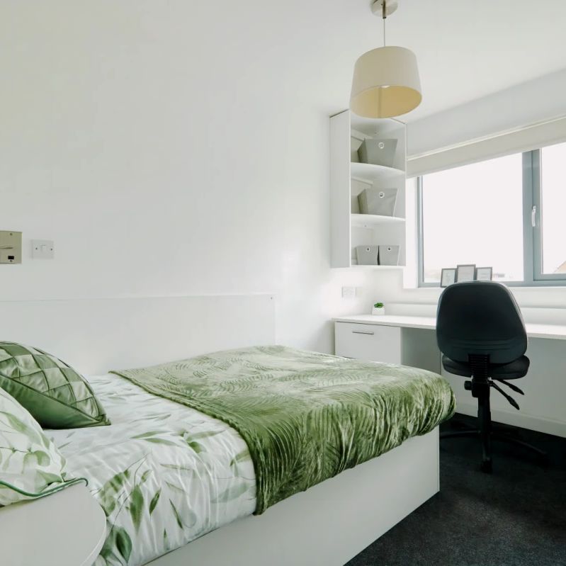 Classic 4 Bed Ensuite Refurb - Photo 1