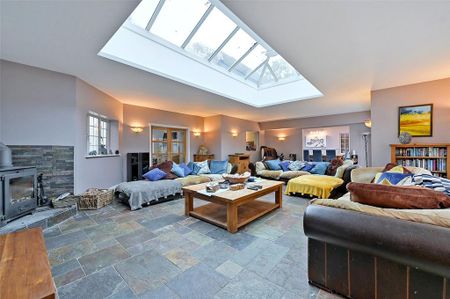 5 bedroom detached house to rent - Photo 2