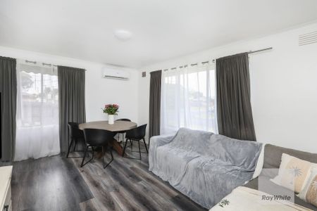 Ideal Family Home in a Prime Location - Photo 2