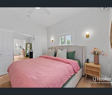 RENOVATED TO PERFECTION! STYLE, CLASS & SOPHISTICATION - Photo 5