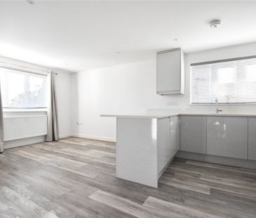 Well presented 2 bedroom apartment to rent in the popular village o... - Photo 3