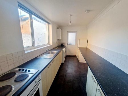 2 bedroom terraced house to rent - Photo 4