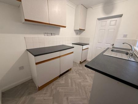 2 bedroom terraced house to rent - Photo 2
