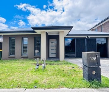 “Beautiful Family Home in a Prime Craigieburn Location!” - Photo 4