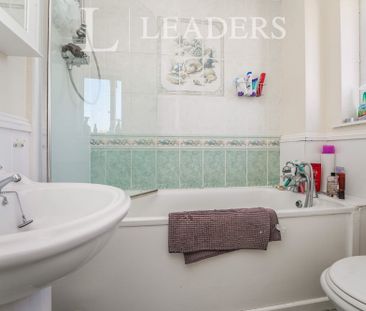 3 bedroom house to rent Barrington Road, Watchfield, Swindon, SN6 - Photo 2