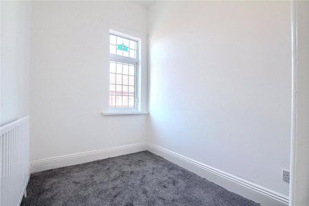 3 bedroom end of terrace house to rent - Photo 5