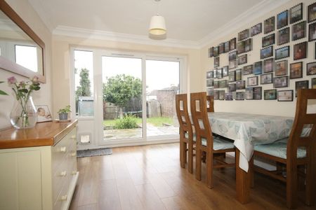 Hermitage Road, Woking - Photo 4