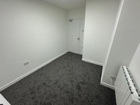 4 bedroom flat to rent - Photo 4