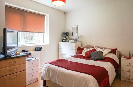 1 Bedroom Headingley Avenue - Photo 2