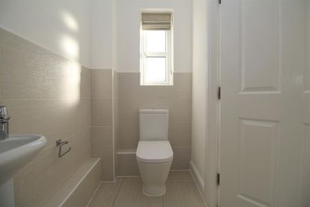 3 bedroom terraced house to rent - Photo 3