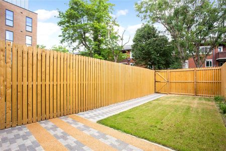 Recently built four double bedroom house with off street parking - Photo 5