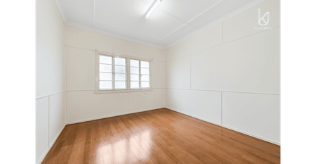 Comfortable & Charming Moorooka Home with Large Backyard - Photo 3