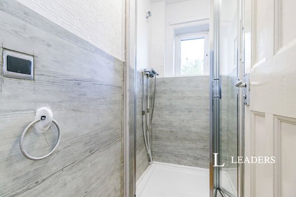 1 bedroom house to rent Elgar Avenue, Surbiton, KT5 - Photo 1