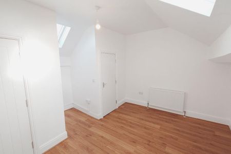 4 bedroom terraced house to rent - Photo 5