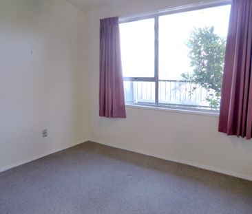 Sunny front 2 bedroom unit in Linwood - 6 month tenancy. - Photo 6