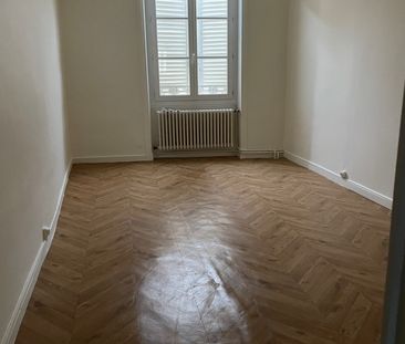 Location Appartement 5 pièces 140m² CHARLIEU 42190 - Photo 3