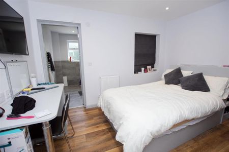 6 bedroom house to rent - Photo 2