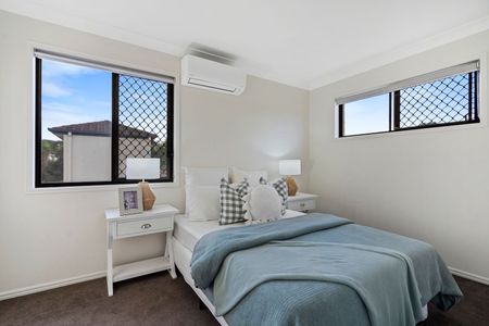 Low Maintenance Townhouse - Photo 5