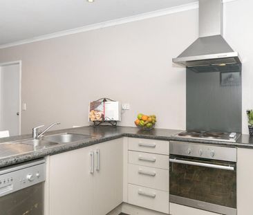 Modern Townhouse - Photo 6