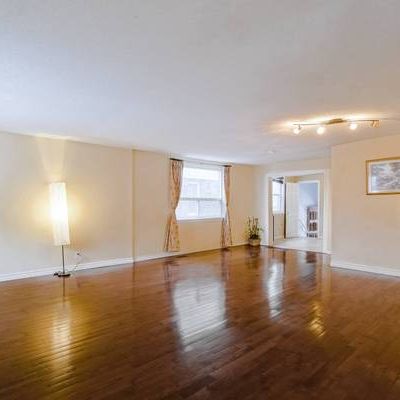 Available Jan 31- Huge Pet Friendly Apt w Yard/Laundry/Parking - Photo 4