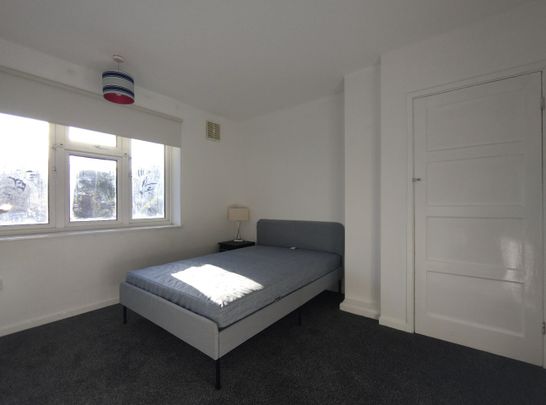 3 Bed Terraced House, More Close, E16 - Photo 1