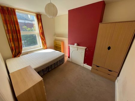 5 bedroom house to rent Landcross Road, Fallowfield, M14 - Photo 2